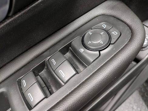 Used 2023 GMC Terrain SLT w/ Tech Package image 9