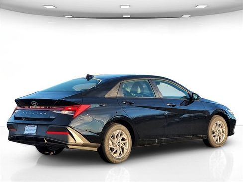 New 2026 Hyundai Elantra Blue image 11