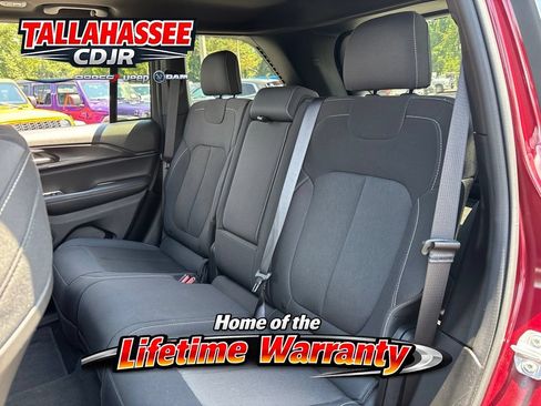 Used 2024 Jeep Grand Cherokee Laredo X w/ Trailer Tow Package AWD/4WD image 29