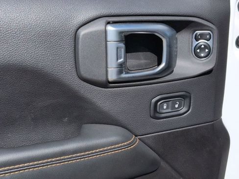 Used 2024 Jeep Wrangler Unlimited Sahara AWD/4WD image 9