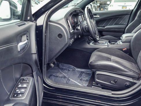 Used 2022 Dodge Charger R/T w/ Plus Group image 2