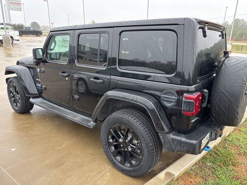 Used 2021 Jeep Wrangler Unlimited Sahara w/ Cold Weather Group image 9