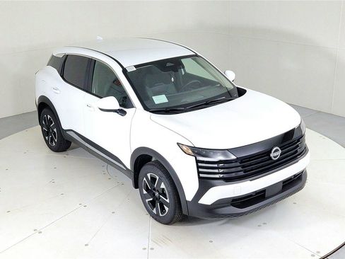 Used 2025 Nissan Kicks SV image 13