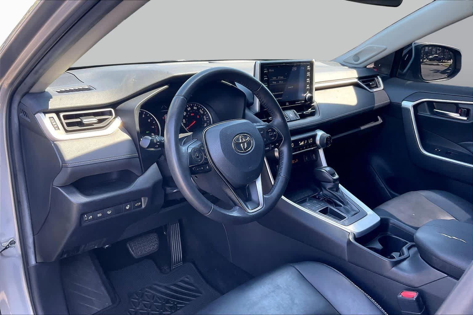Used 2021 Toyota RAV4 XLE Premium FWD image 17