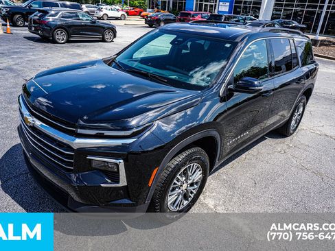 Used 2025 Chevrolet Traverse LT FWD image 19