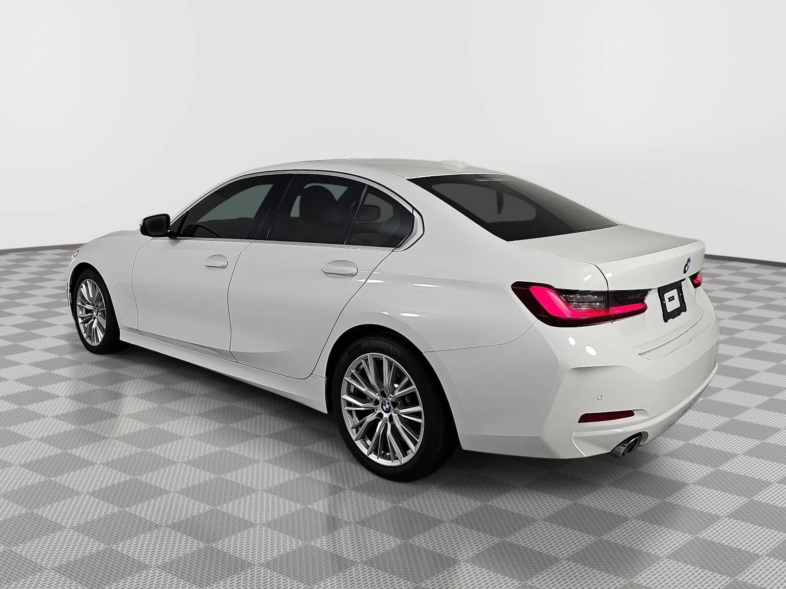 Used 2024 BMW 330i Sedan w/ Convenience Package RWD image 6
