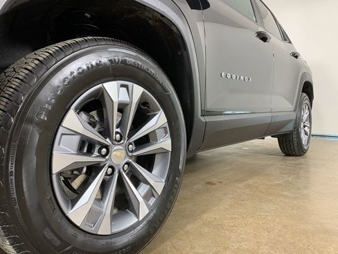 Used 2025 Chevrolet Equinox LT image 2