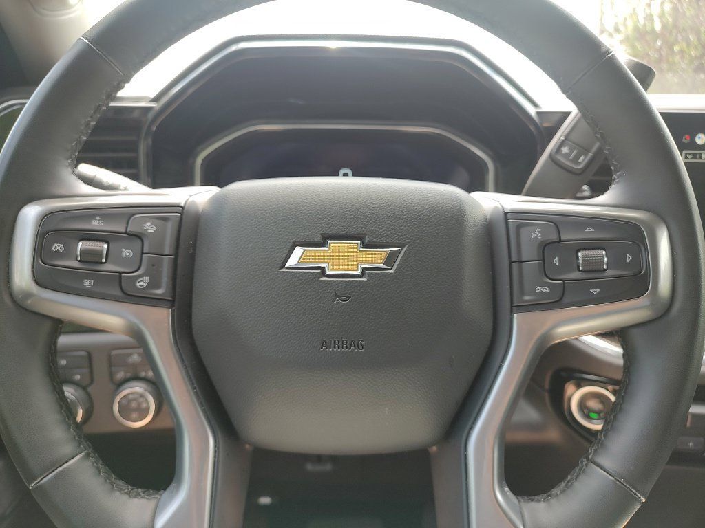 Used 2025 Chevrolet Silverado 2500 LT w/ Convenience Package AWD/4WD image 22
