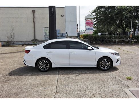 Certified 2023 Kia Forte LXS w/ LXS Technology Package FWD image 8