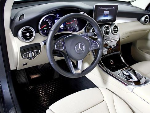 Used 2017 Mercedes-Benz GLC 300 4MATIC image 22