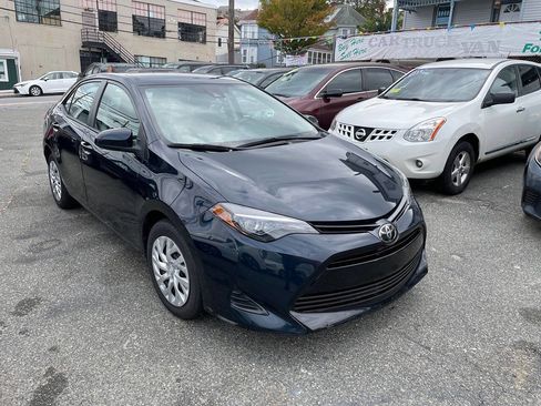 Used 2019 Toyota Corolla LE image 3