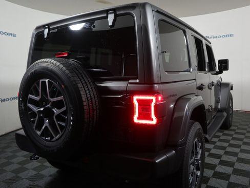 Used 2025 Jeep Wrangler Sahara image 6