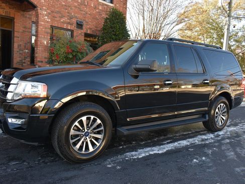 Used 2017 Ford Expedition EL XLT w/ Equipment Group 202A image 2