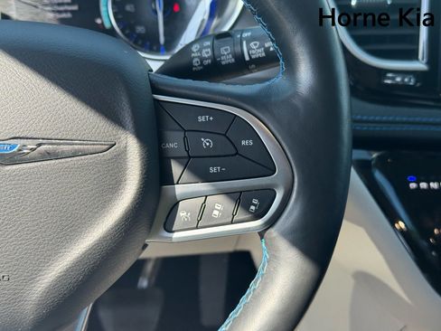 Used 2021 Chrysler Pacifica Touring w/ Cold Weather Group AWD/4WD image 19