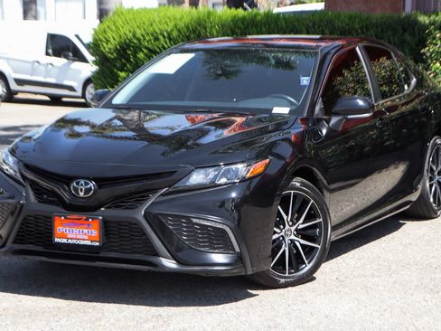 Used 2024 Toyota Camry SE FWD image 4
