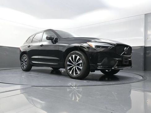 Used 2025 Volvo XC60 B5 Plus AWD/4WD image 30