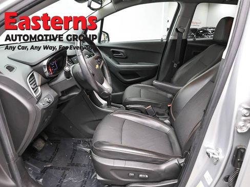 Used 2018 Chevrolet Trax LT w/ LT Convenience Package AWD/4WD image 14