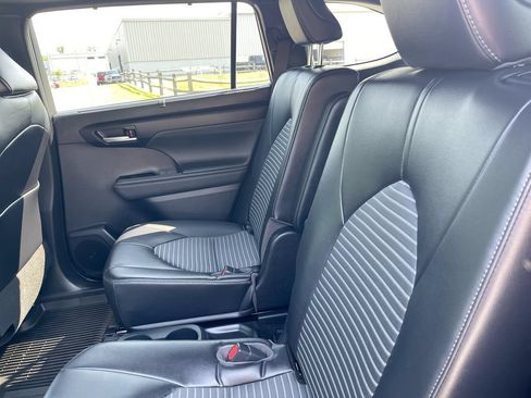 Used 2023 Toyota Highlander XSE AWD/4WD image 8