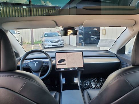 Used 2018 Tesla Model 3 Long Range RWD image 3