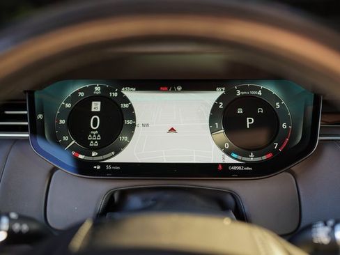 Used 2023 Land Rover Range Rover Long Wheelbase SE image 28