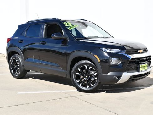 Used 2023 Chevrolet TrailBlazer LT image 2