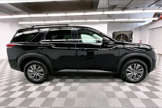 Used 2025 Nissan Pathfinder SV FWD image 14