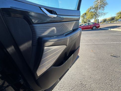 Used 2024 Hyundai Palisade Calligraphy image 16