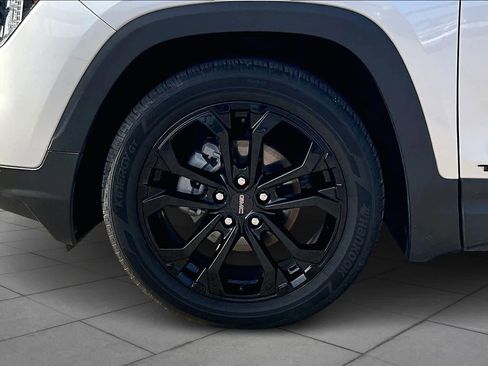 Used 2022 GMC Terrain SLE w/ Driver Convenience Package image 11