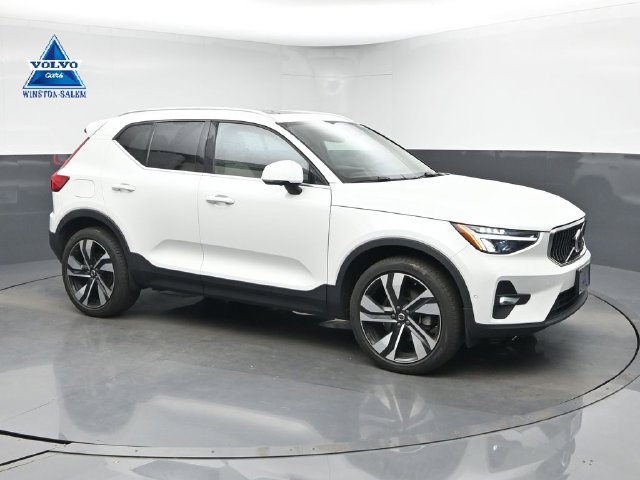 Used 2024 Volvo XC40 B5 Plus w/ Protection Package Premier AWD/4WD image 1