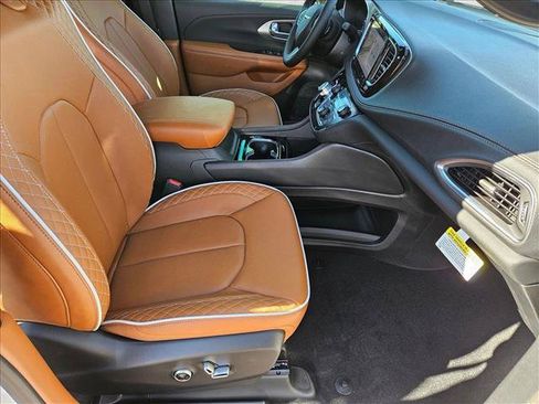 New 2026 Chrysler Pacifica Pinnacle FWD image 16