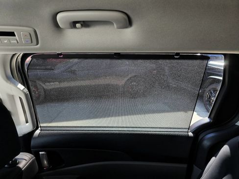 Used 2026 Kia Carnival EX FWD image 44