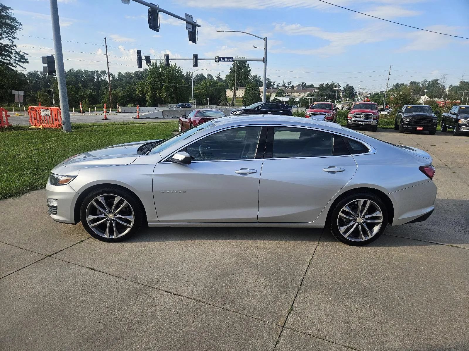 Used 2022 Chevrolet Malibu LT FWD image 4