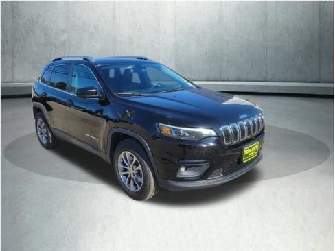 Used 2019 Jeep Cherokee Latitude Plus w/ Cold Weather Group AWD/4WD image 8