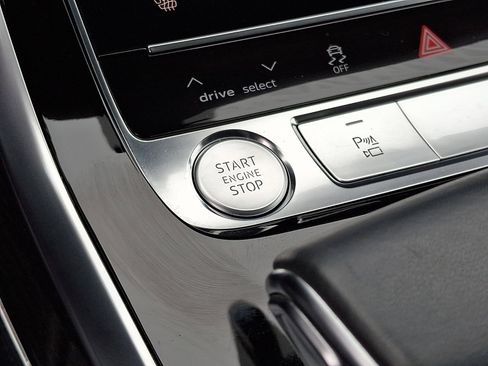 Used 2019 Audi Q8 Prestige image 25