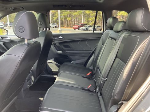 Used 2022 Volkswagen Tiguan SE R-Line image 32