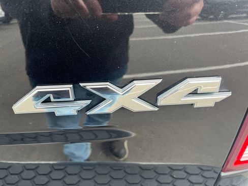 Used 2018 RAM 1500 Classic SLT AWD/4WD image 34