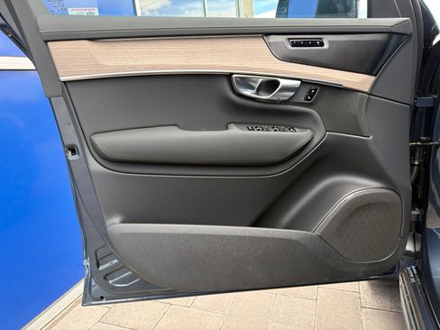New 2026 Volvo XC90 T8 Plus w/ Protection Package Premier AWD/4WD image 18