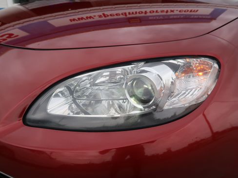 Used 2010 MAZDA MX-5 Miata Grand Touring w/ Premium Pkg RWD image 27