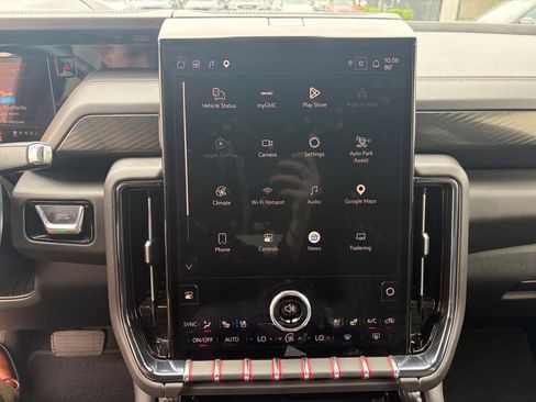 Used 2025 GMC Yukon AT4 AWD/4WD image 9