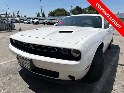 Used 2019 Dodge Challenger SXT RWD image 3