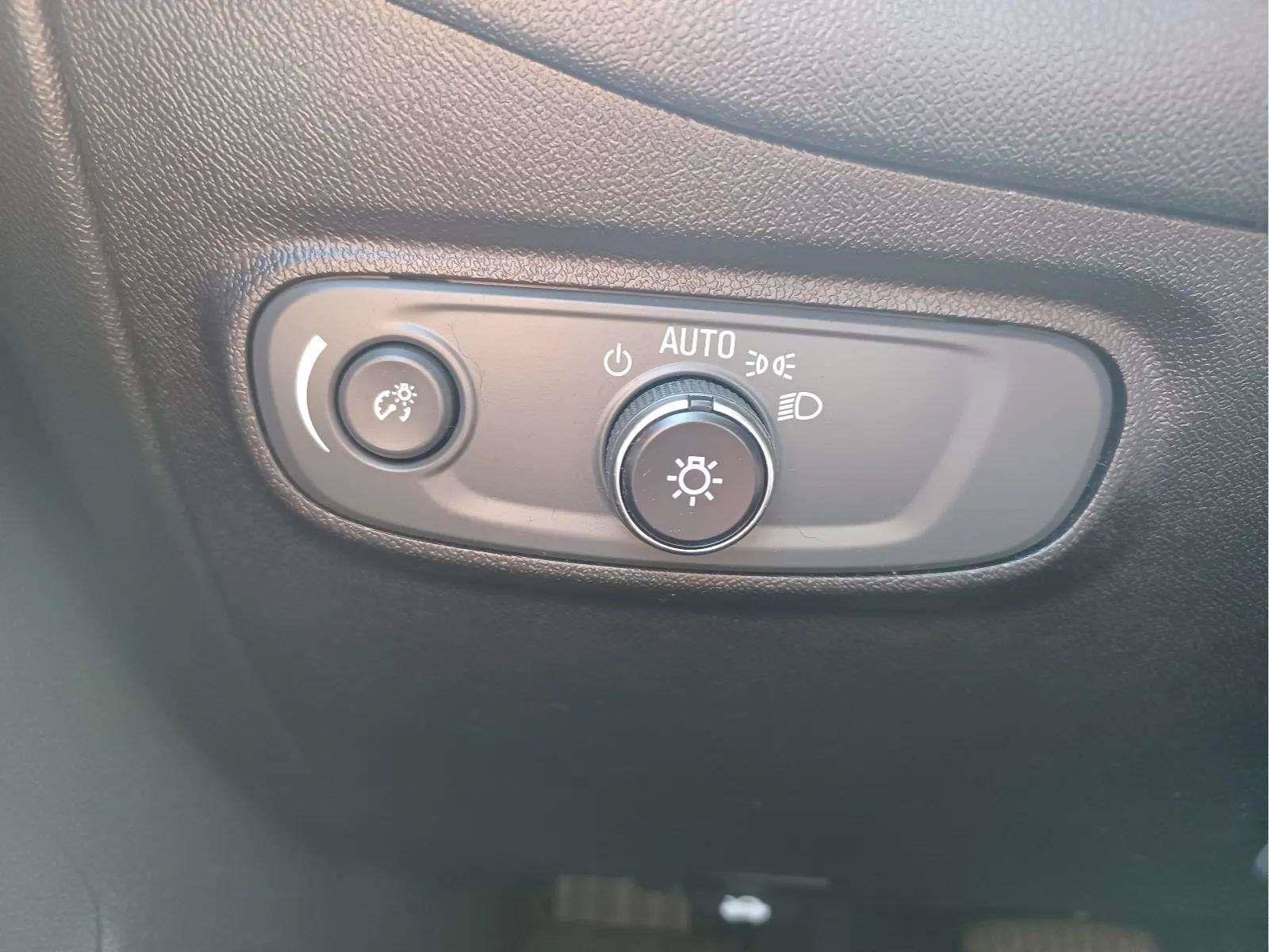 Used 2019 Chevrolet Equinox LT AWD/4WD image 15