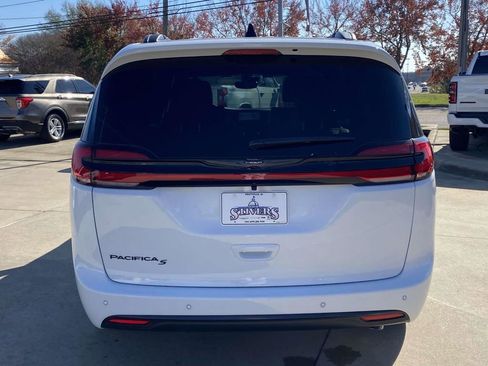 New 2026 Chrysler Pacifica Select w/ S Appearance Package FWD image 6