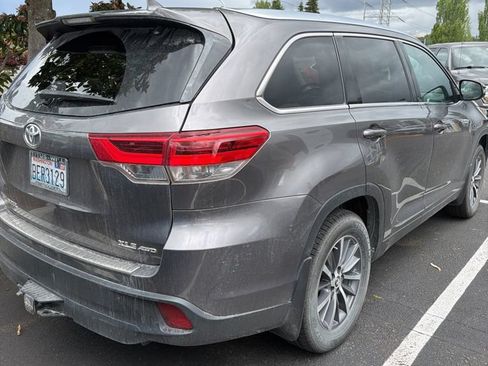 Used 2017 Toyota Highlander XLE AWD/4WD image 4