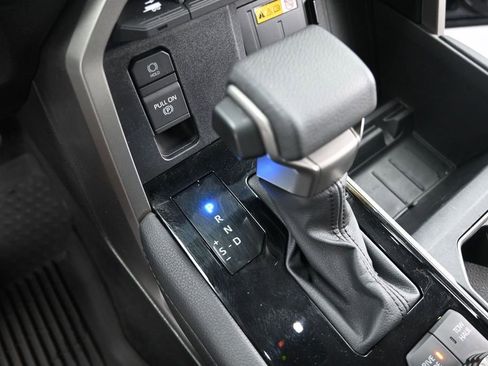 Used 2024 Toyota Tundra Limited AWD/4WD image 32