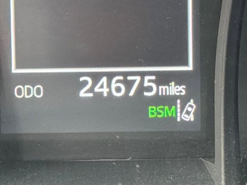 Used 2022 Toyota Camry SE w/ Convenience Package FWD image 24