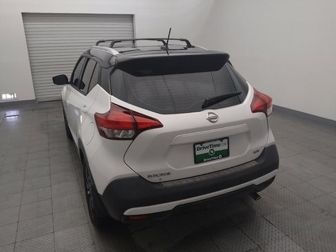 Used 2018 Nissan Kicks SR w/ Premium Package FWD image 6