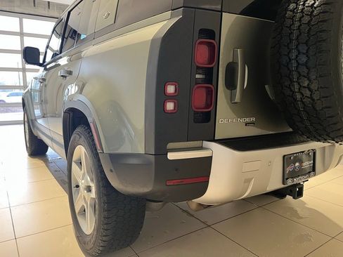 Certified 2022 Land Rover Defender 110 SE AWD/4WD image 18
