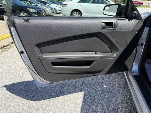 Used 2013 Ford Mustang Coupe RWD image 16