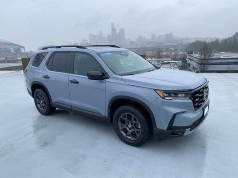 Certified 2025 Honda Pilot TrailSport image 36