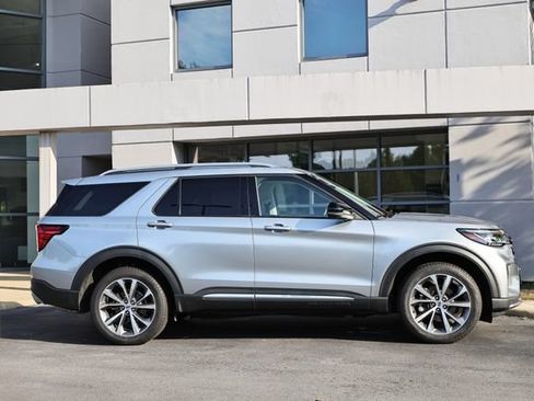Used 2025 Ford Explorer Platinum w/ Ultimate Package AWD/4WD image 4